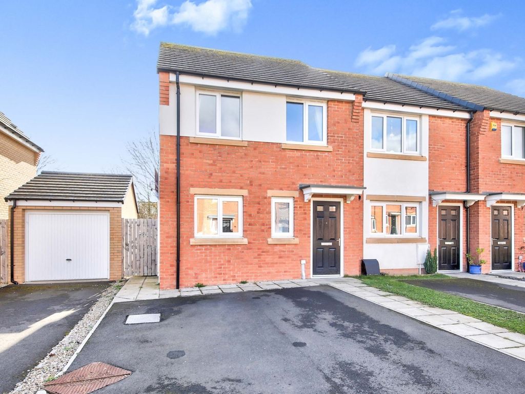 3 bed terraced house for sale in Vallum Place, Throckley, Newcastle