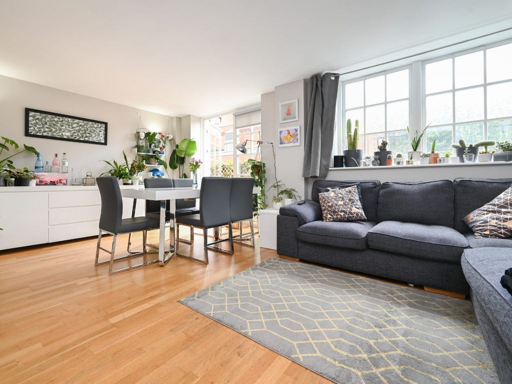 3 bed flat to rent in Enfield Road, London N1 Zoopla