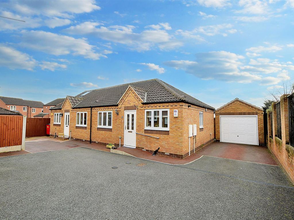 2 bed bungalow for sale in Hemsby Court, Arnold, Nottingham NG5, £