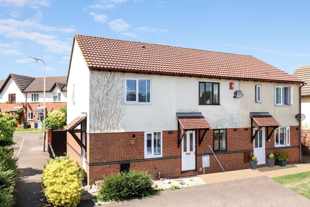 2 bed end terrace house for sale in Haskard Close, Hawkinge, Folkestone