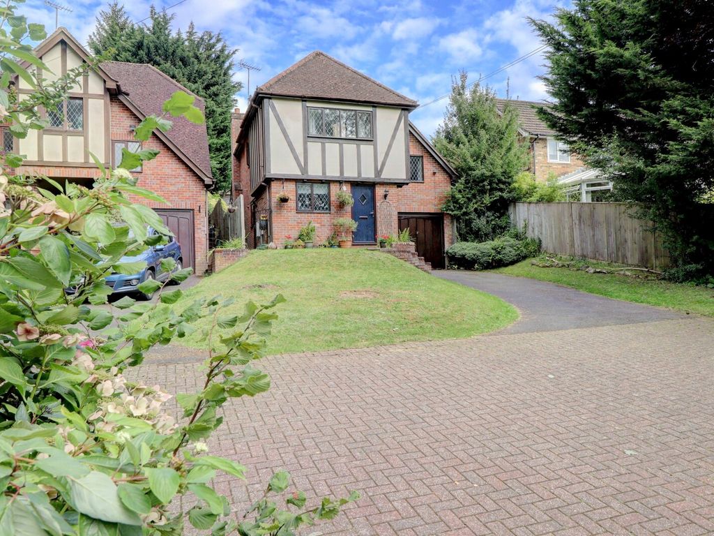 4 bed detached house for sale in Western Dene, Hazlemere, High