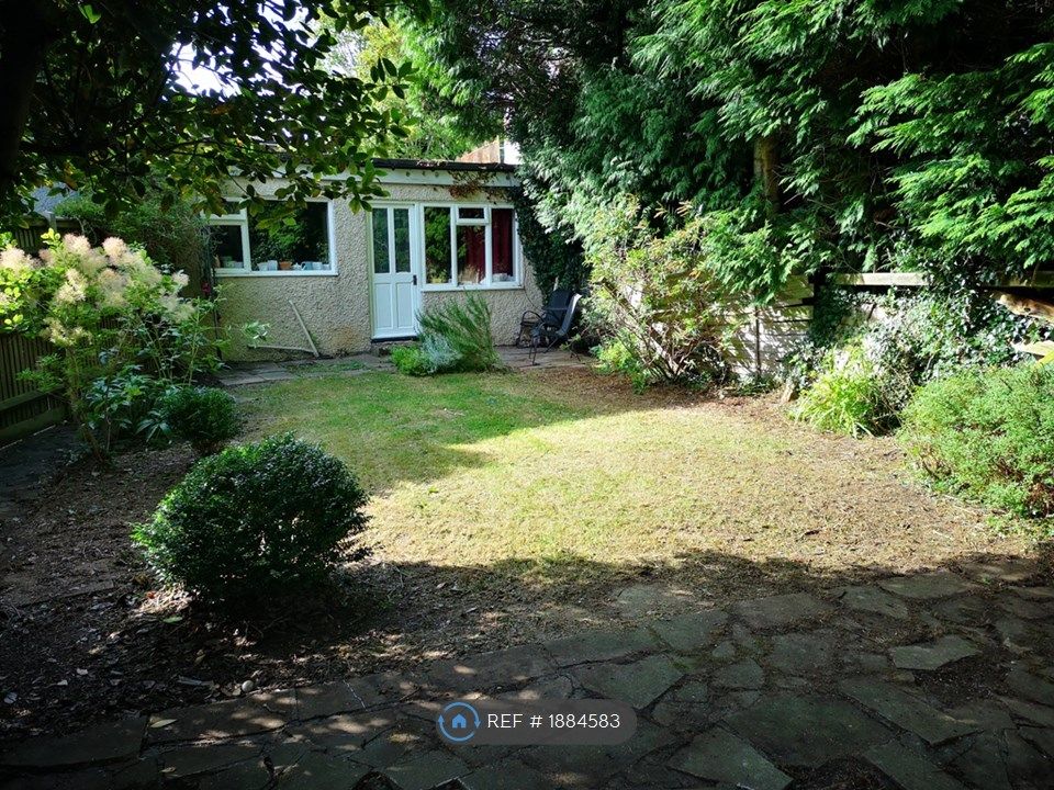 1 bed bungalow to rent in Windmill Lane, East Grinstead RH19, £1,100