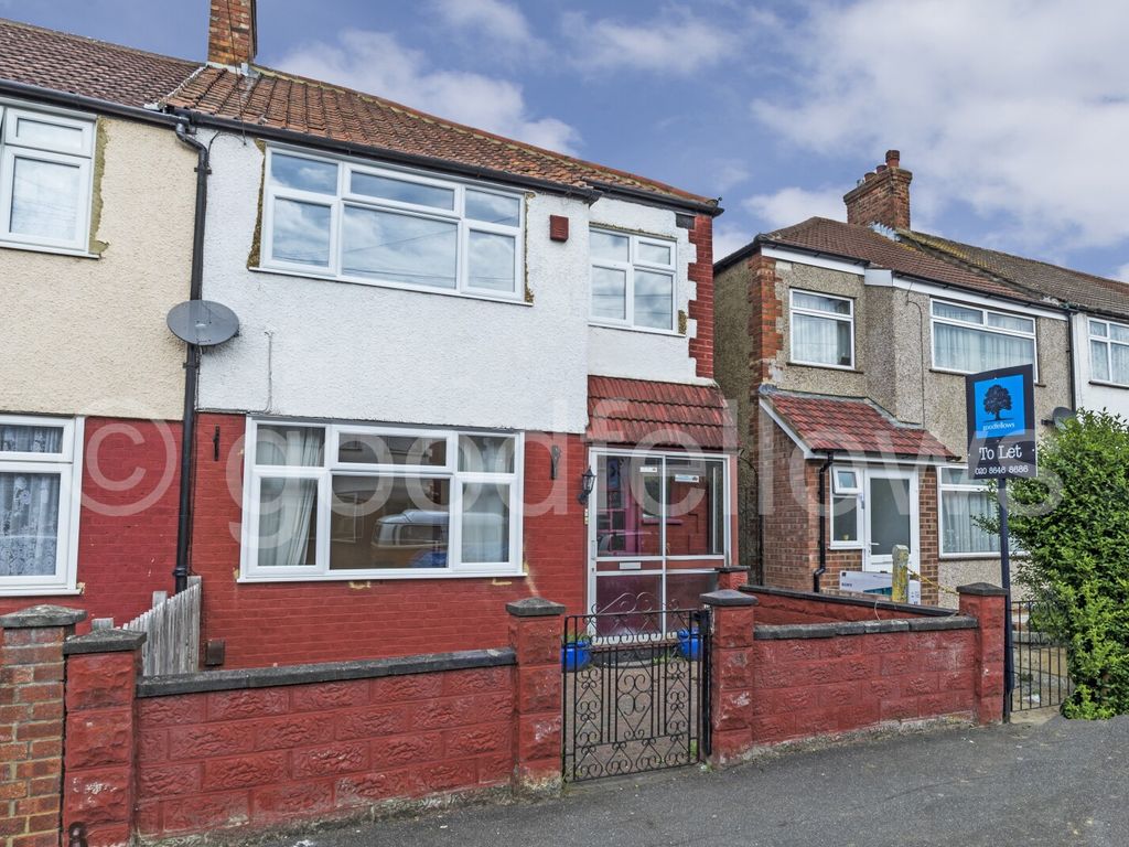 3 bed detached house to rent in Rosemead Avenue, Mitcham CR4, £2,300