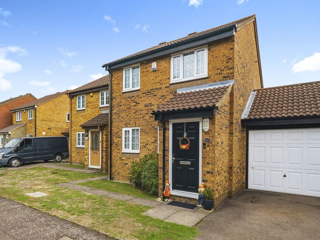 3 bed detached house for sale in Benedictine Gate, Cheshunt, Waltham