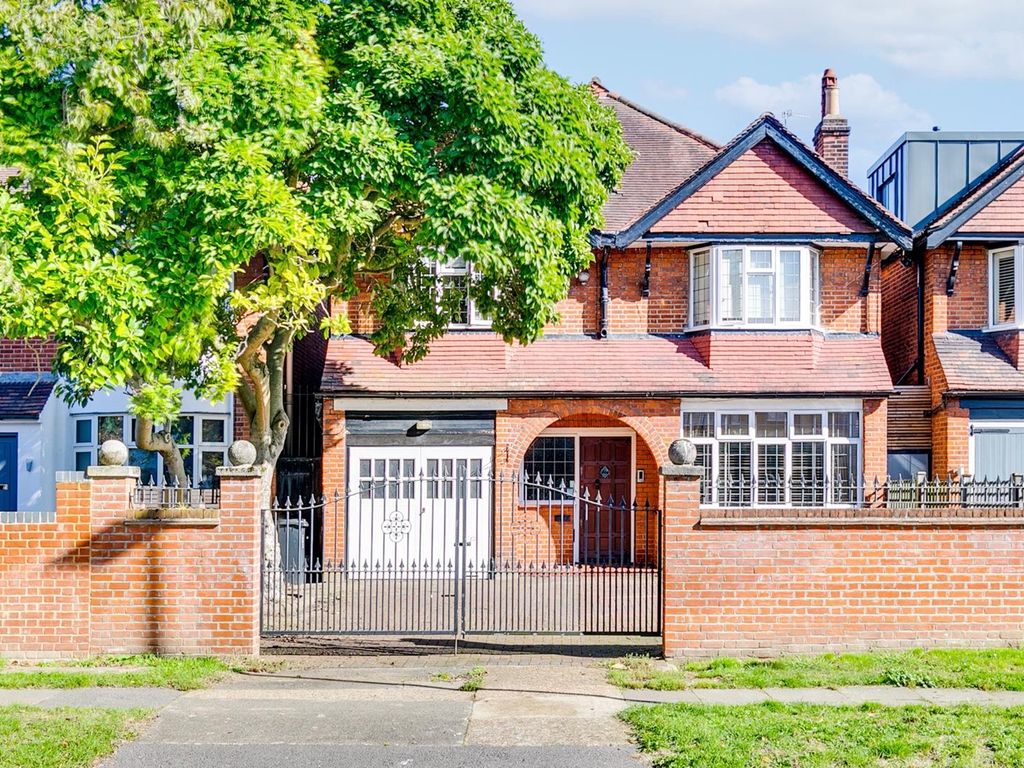 5 bed detached house for sale in Hartington Road, Grove Park W4 Zoopla