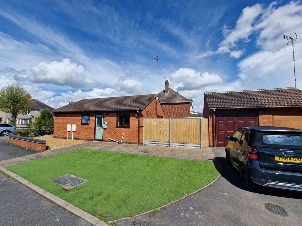 2-bed-bungalow-for-sale-in-the-tea-garden-bedworth-warwickshire-cv12