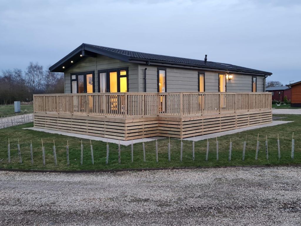 2 bed property for sale in Butterwick Road, Messingham, Scunthorpe DN17