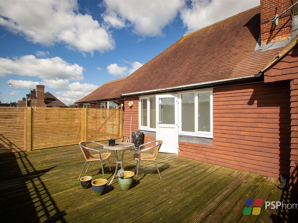 2 bed flat for sale in America Lane, Lindfield, Haywards Heath RH16