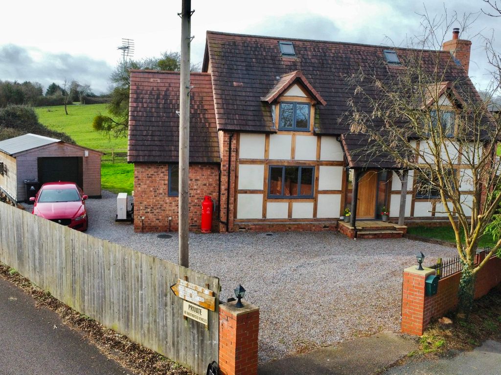 3 bed detached house for sale in Cedarholme, Main Road, Minsterworth