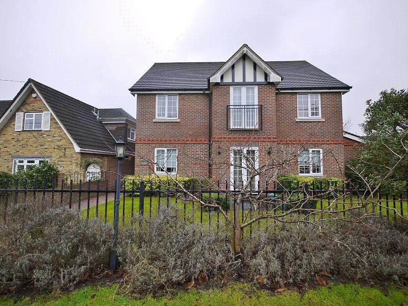 2 bed flat to rent in Thorndon Lodge, 29 Brentwood Road, Ingrave CM13