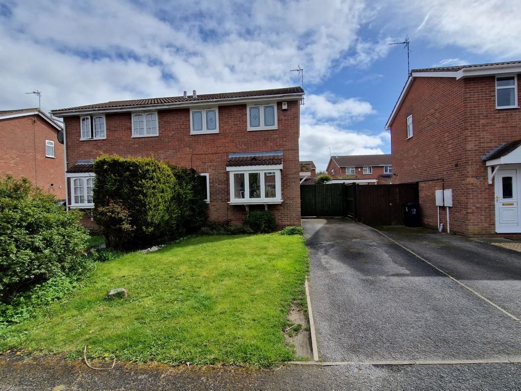 3 bed semidetached house for sale in Plover Crescent, Anstey Heights