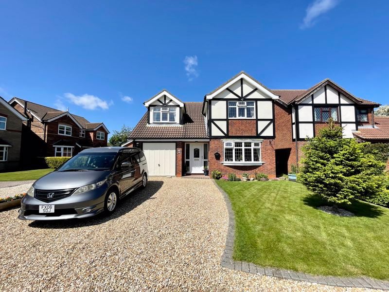 4 bed detached house for sale in Fenwick Court, HoltonLeClay, Grimsby