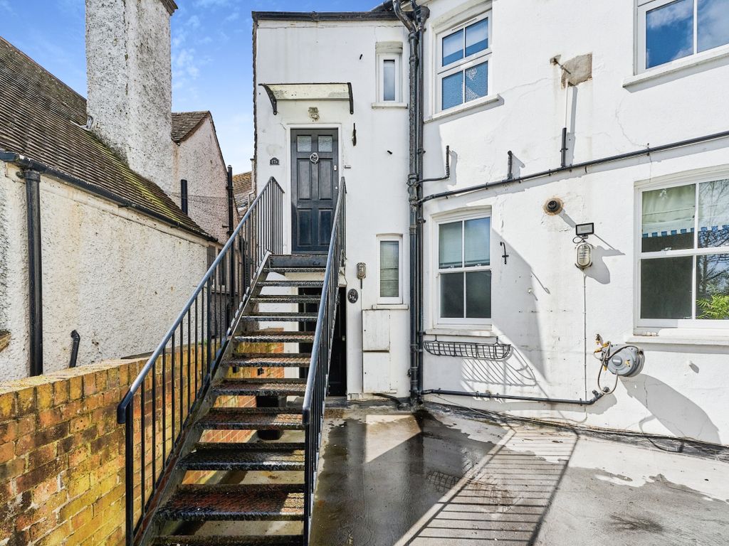 2 bed flat for sale in Old Woking Road, West Byfleet, Surrey KT14 Zoopla