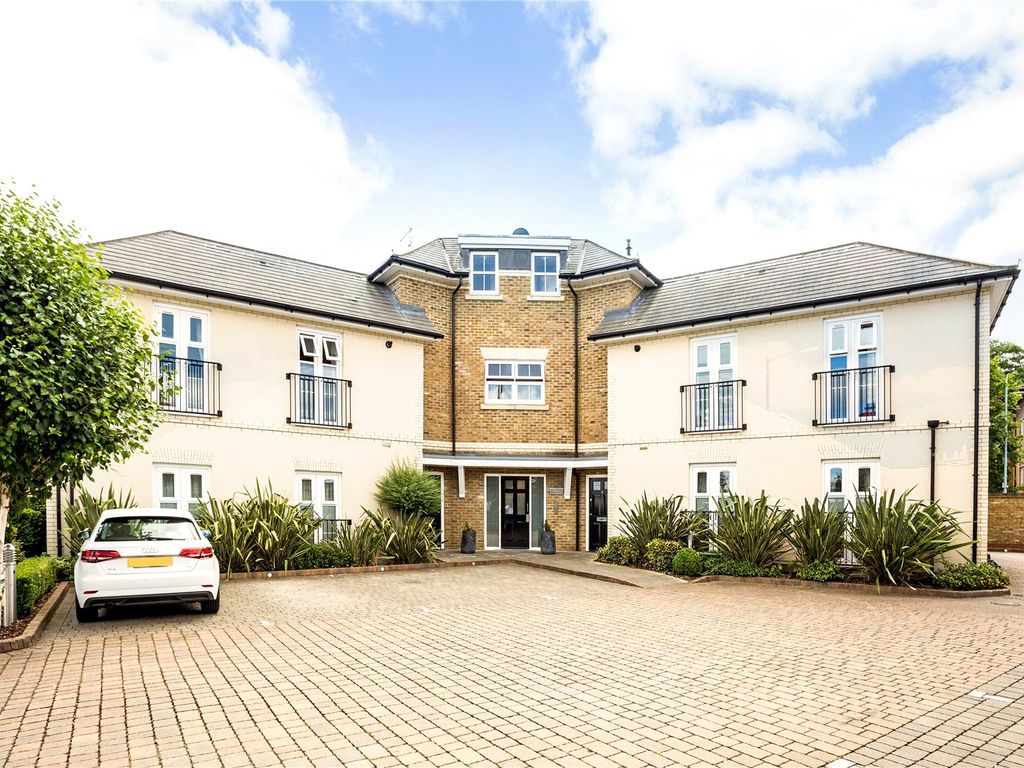 2 bed flat for sale in Bell Court, Oak Lane, Windsor, Berkshire SL4