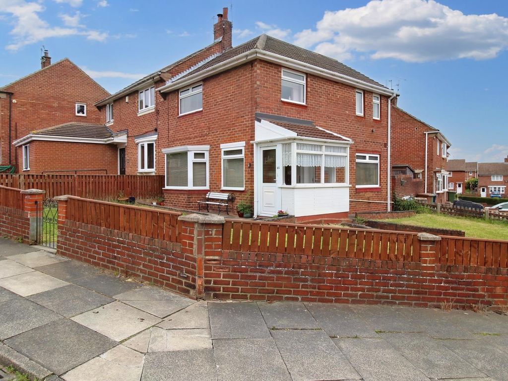 3 bed semidetached house for sale in Rotherfield Square, Red House