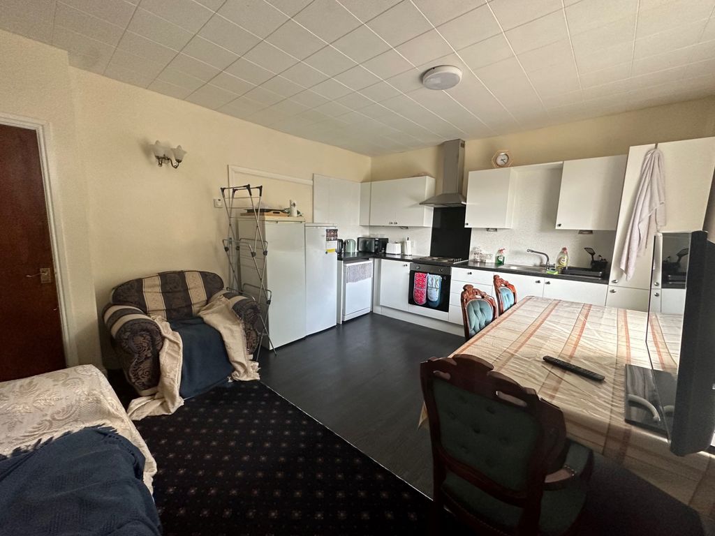 1 bed flat to rent in Great Horton Road, Bradford, West Yorkshire BD7