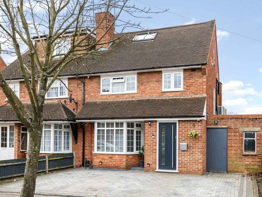 4 bed semidetached house for sale in Louvain Way, Watford