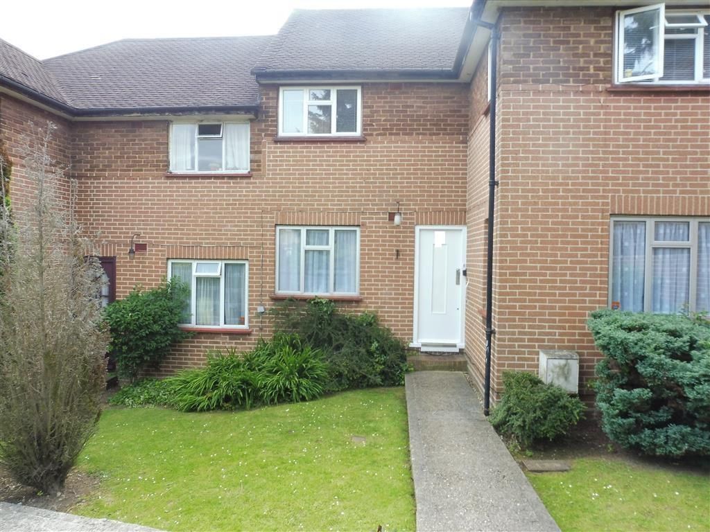 2 bed to rent in York Road, Northwood HA6, £1,800 pcm Zoopla
