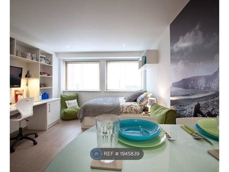 Room to rent in Exeter, Exeter EX4, £810 pcm Zoopla