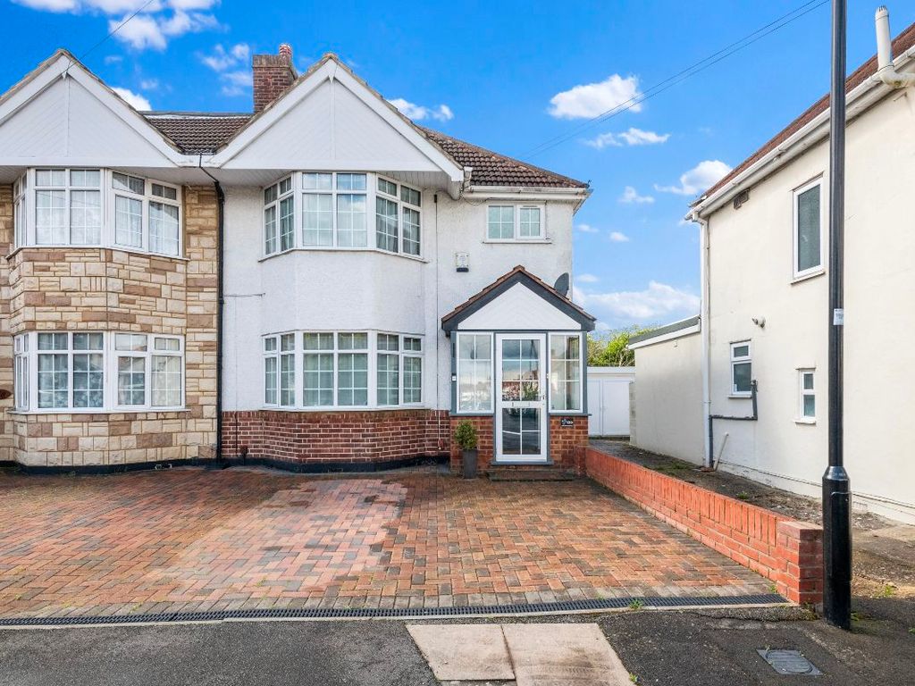 3 bed semidetached house for sale in Munster Avenue, Hounslow TW4, £