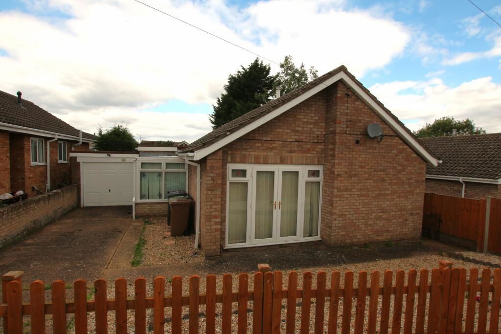 2 bed bungalow for sale in Magnolia Close, Branston, Lincoln LN4, £