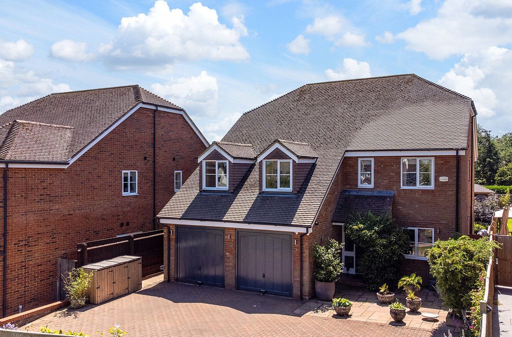 5 bed detached house for sale in Ford Lane, Roxton, Bedford