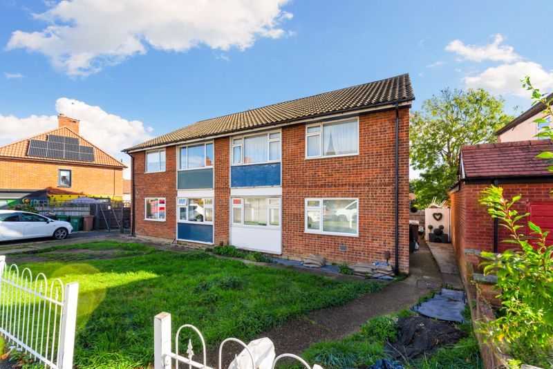 2 bed for sale in The Brambles, Duke Of Edinburgh Road