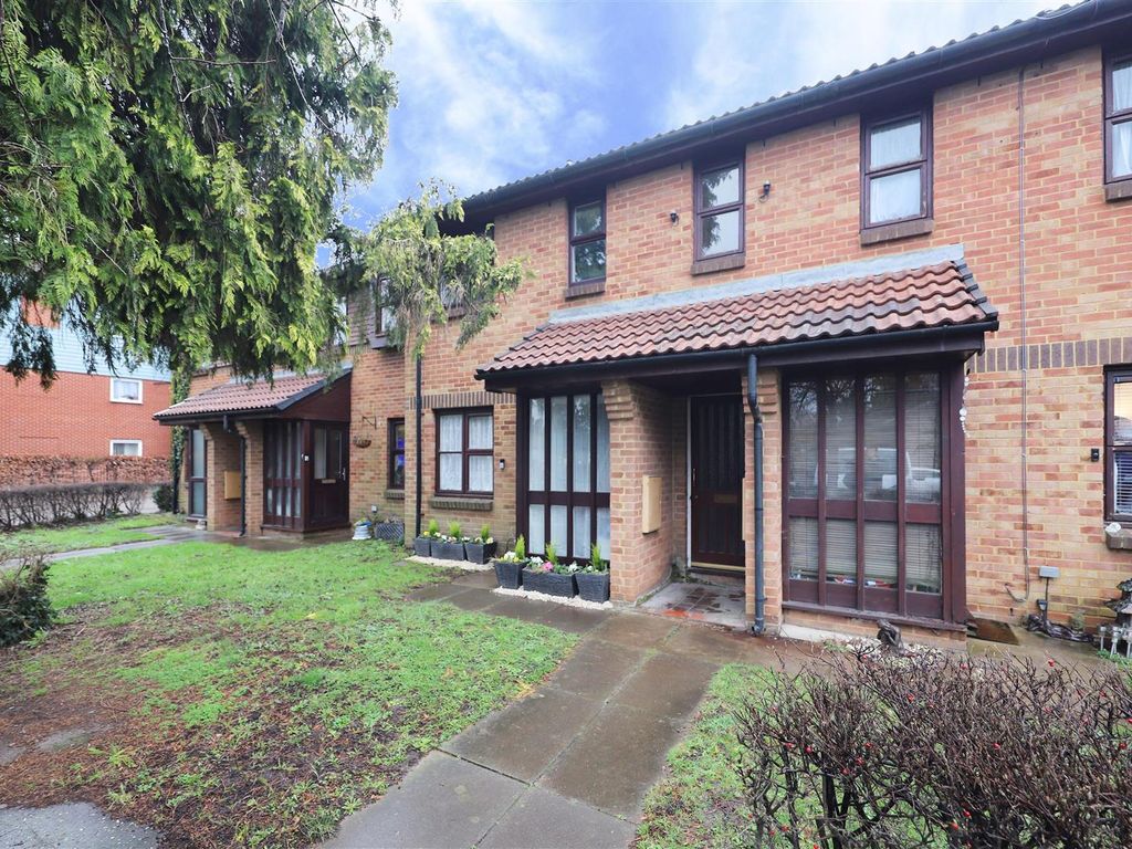 1 bed flat for sale in Tavistock Road, Yiewsley, West Drayton UB7, £