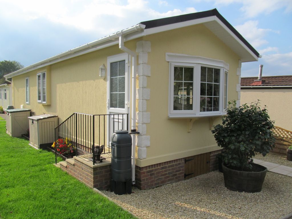 1 bed mobile/park home for sale in Warren Park (Ref 5442), Boxhill