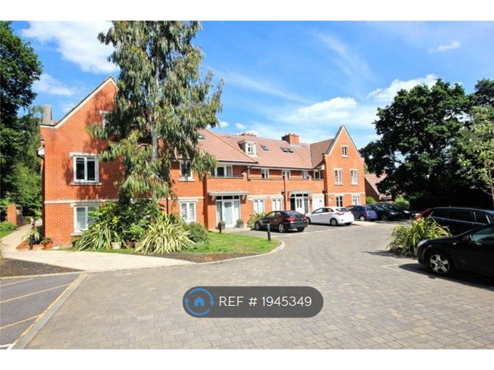 Room to rent in Maybury Place, Woking GU22, £875 pcm Zoopla