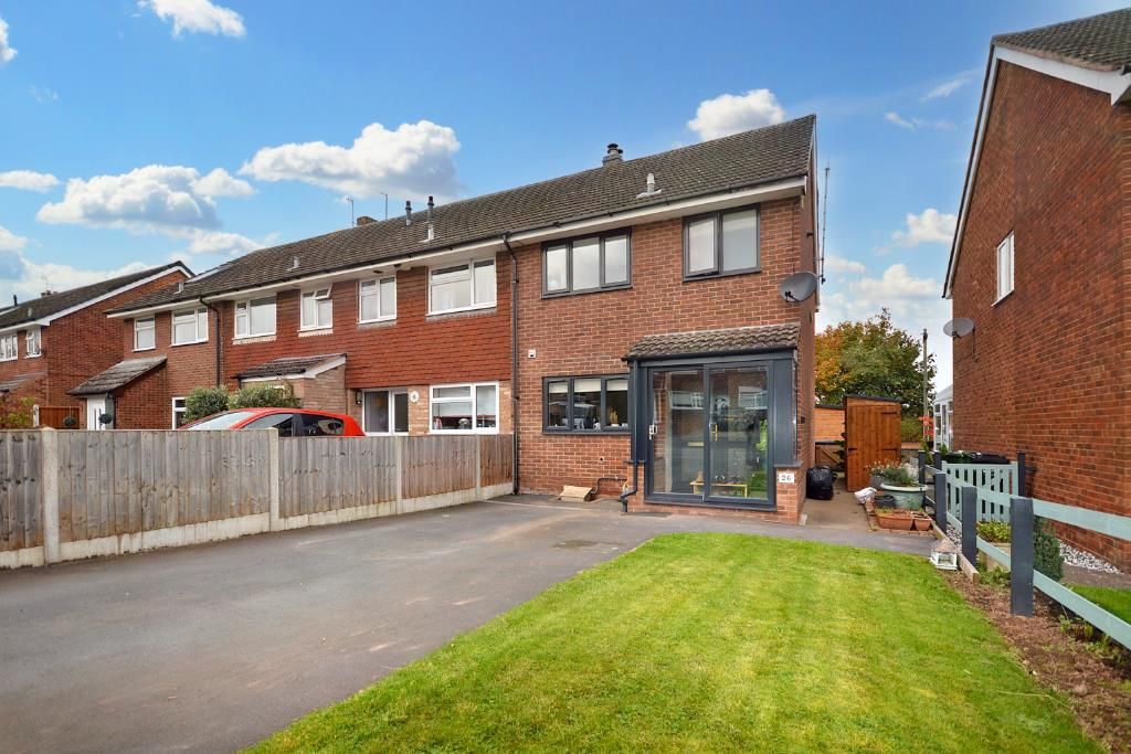 3 bed end terrace house for sale in Carroll Avenue, Hereford HR4, £