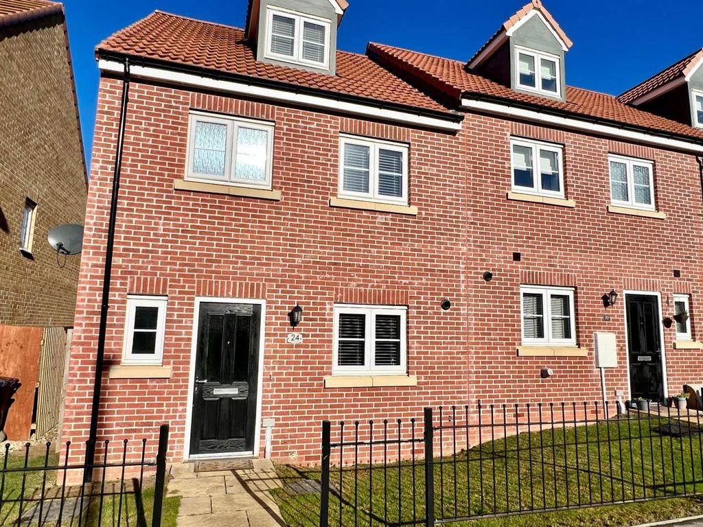 4 bed semidetached house to rent in The Boulevard, Middle Deepdale