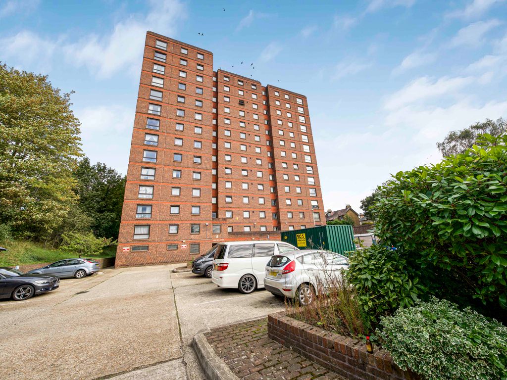 2 bed flat for sale in Chiltern View Road, Uxbridge UB8, £230,000 Zoopla