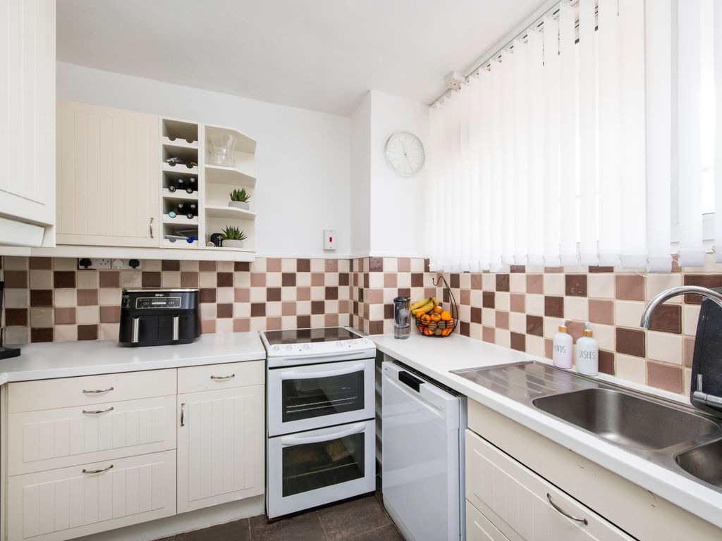 3 bed flat for sale in Sprewell House, Lytton Grove SW15, £600,000 Zoopla