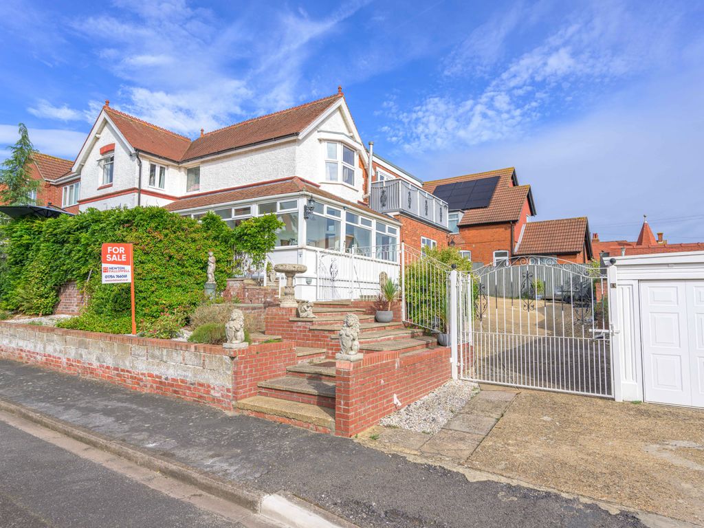 5 bed detached house for sale in Franklin Avenue, Skegness PE25, £