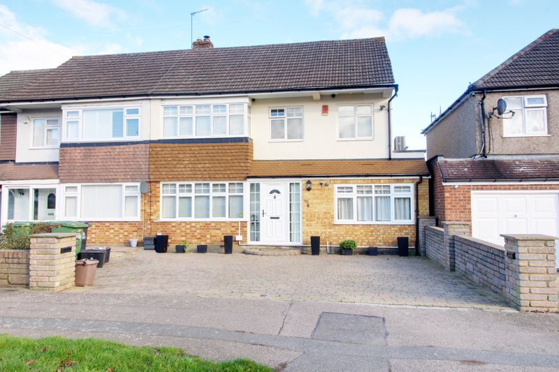 4 bed semidetached house for sale in Newgatestreet Road, Goffs Oak