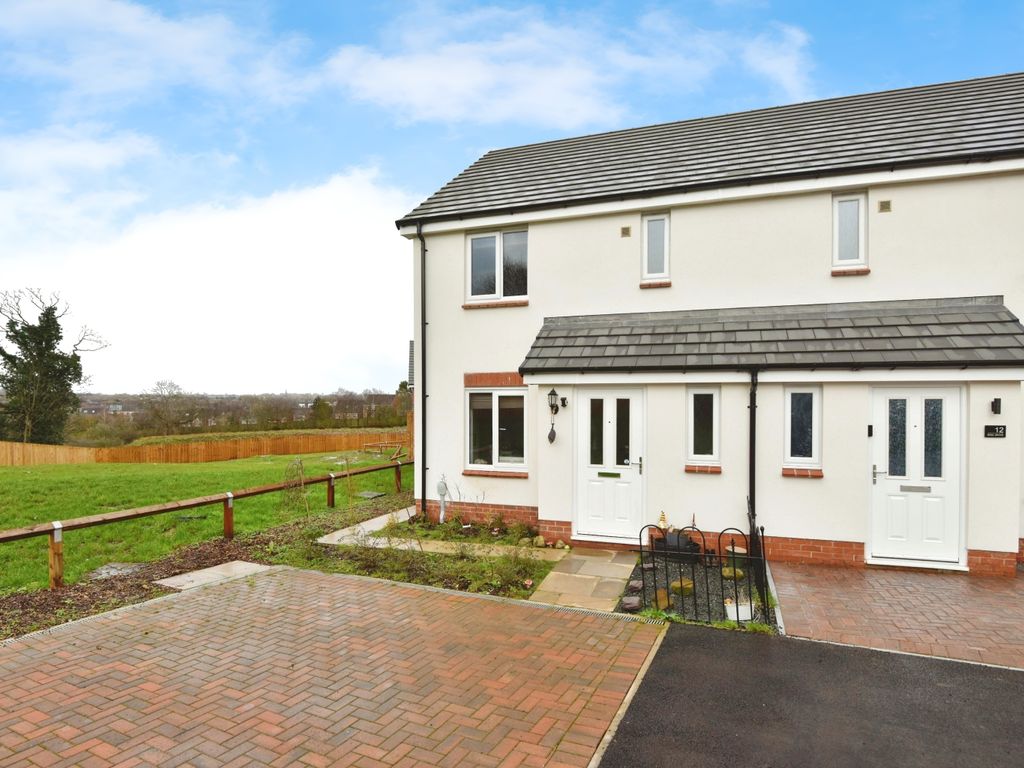 3 bed semidetached house for sale in Basil Grove, Newcastle