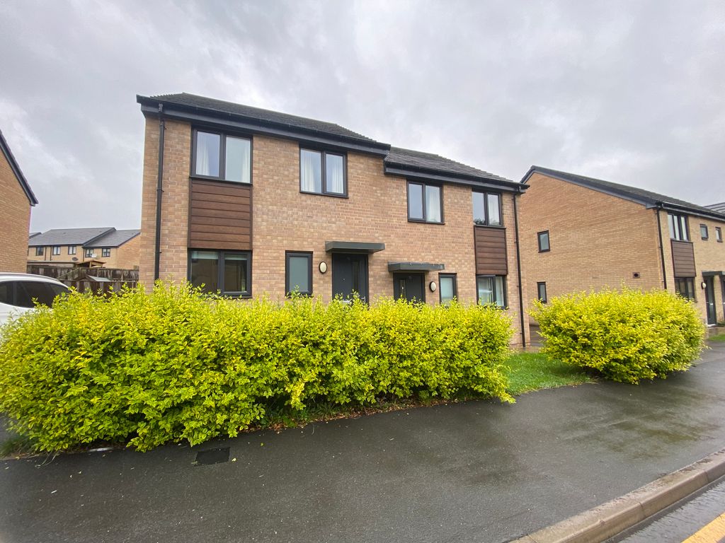 3 bed semidetached house to rent in Roberts Road, Edlington, Doncaster