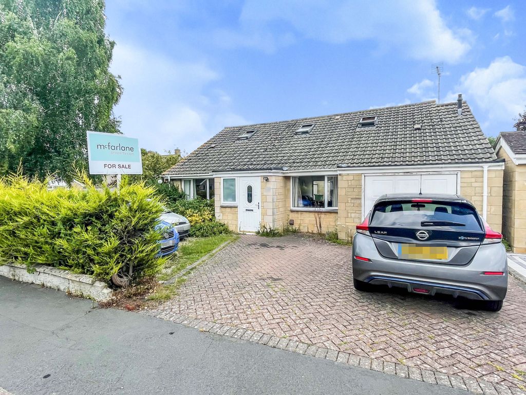 5 bed detached bungalow for sale in Sutton Park, Blunsdon, Swindon SN26