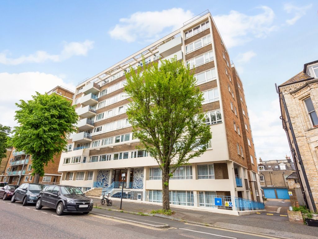 2 bed flat to rent in The Drive, Hove BN3 Zoopla