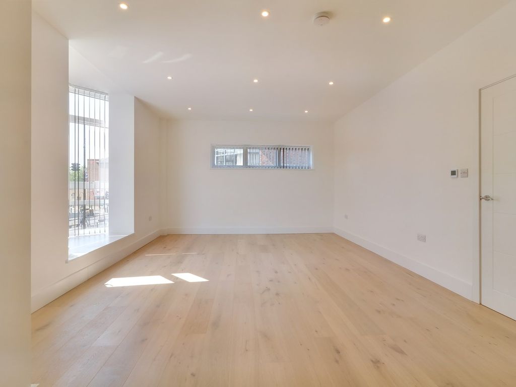 1 bed flat to rent in Flat 2, High Road, Harrow Weald, Harrow HA3 Zoopla