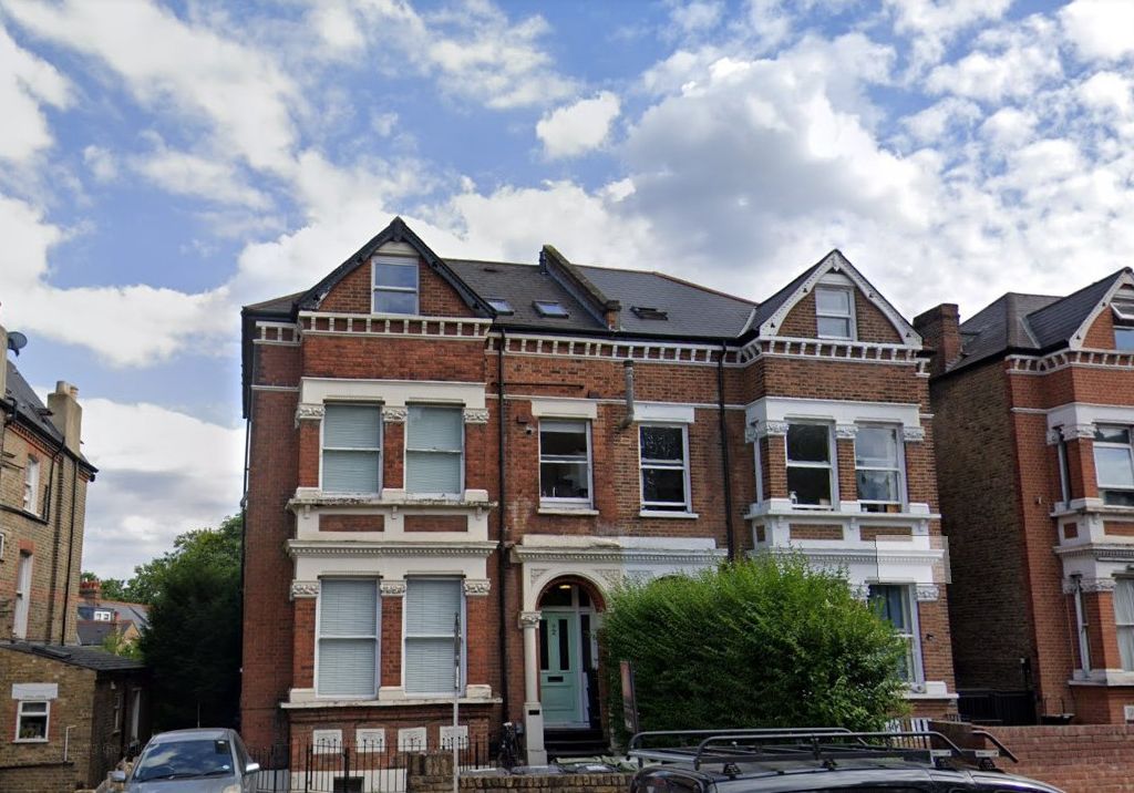 Studio to rent in Thurlow Park Road, Tulse Hill SE21, £1,000 pcm Zoopla
