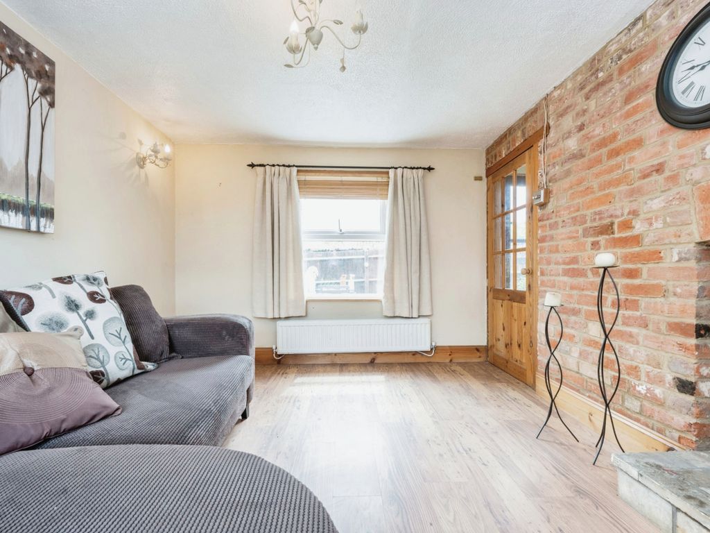 2 bed end terrace house for sale in Hillfoot Road, Hitchin SG5, £