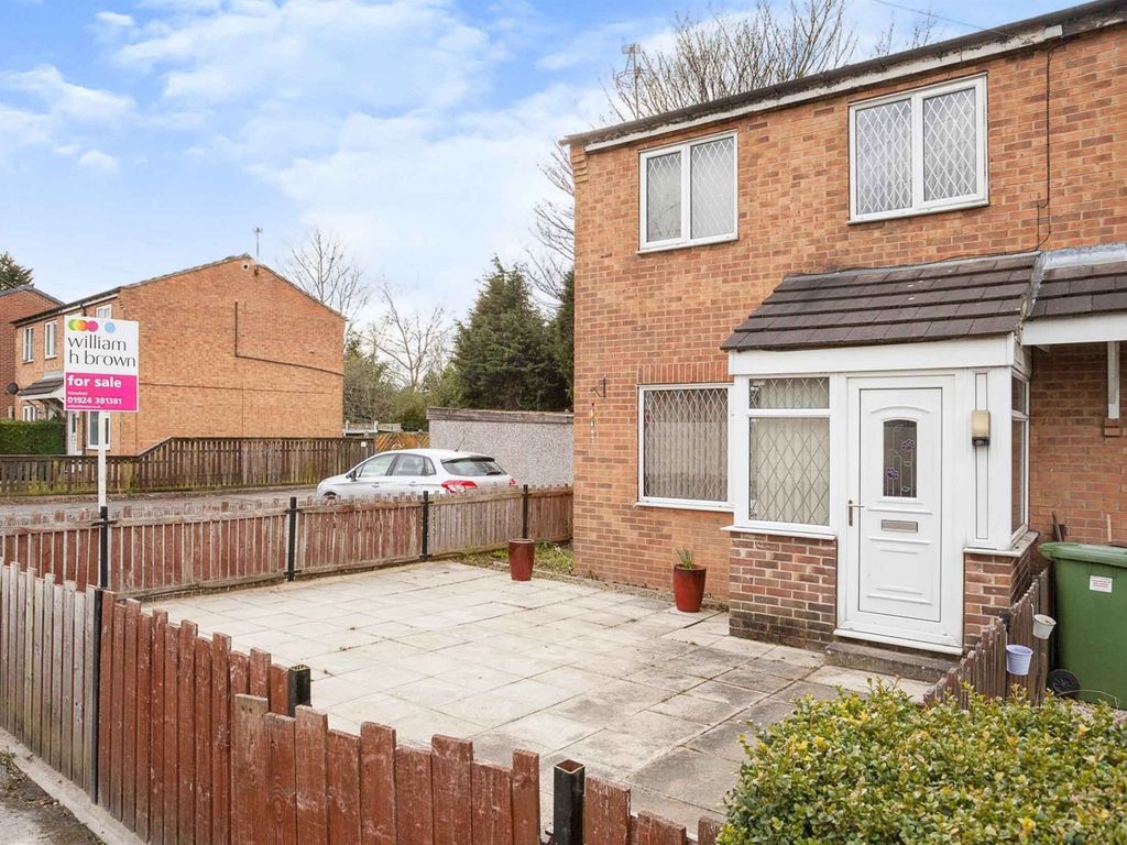 4 bed town house for sale in Gateways, Outwood, Wakefield WF1 Zoopla