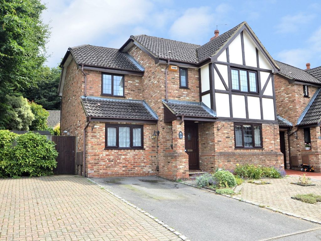 4 bed property to rent in Melrose Road, Weybridge KT13 Zoopla