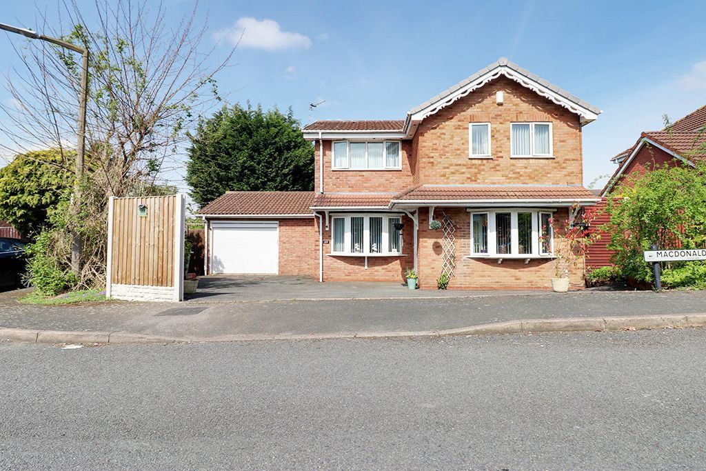 3 bed detached house for sale in Macdonald Close, Tividale, Oldbury B69