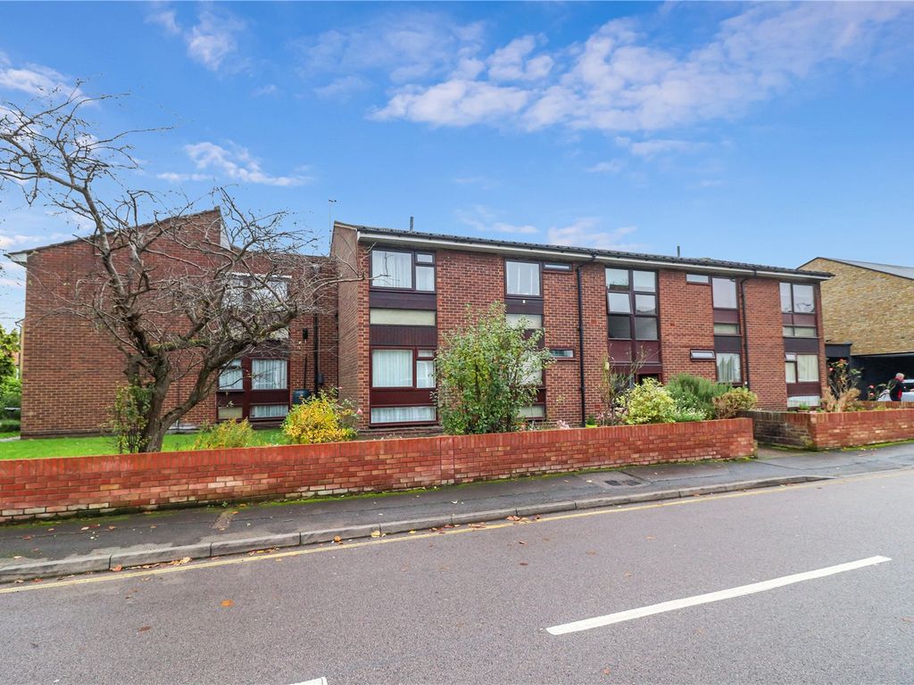 2 bed flat for sale in High Street, Abbots Langley WD5, £325,000 Zoopla