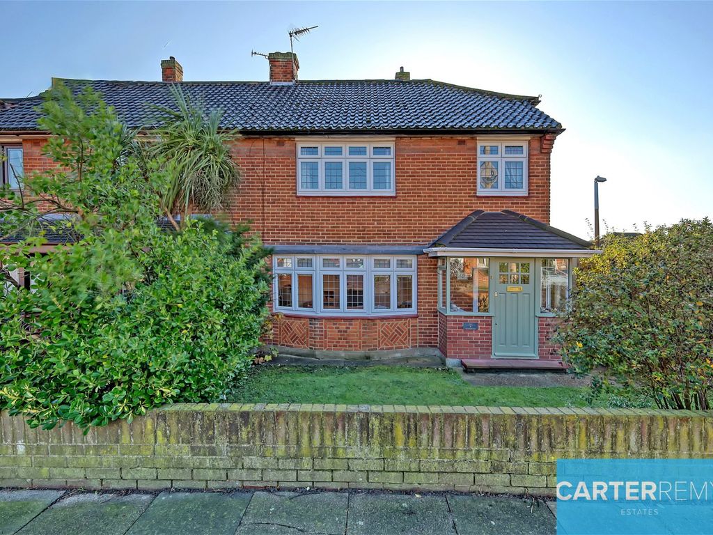 3 bed end terrace house for sale in Kenwood Road, Corringham SS17, £
