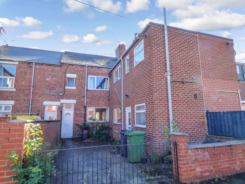 2 bed flat to rent in Gordon Terrace, Bedlington NE22, £500 pcm Zoopla