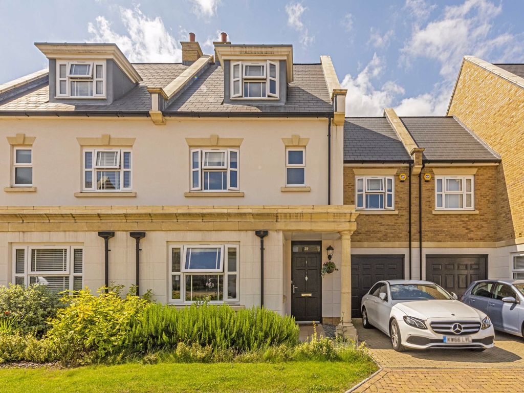 4 bed property for sale in Roper Crescent, SunburyOnThames TW16 Zoopla